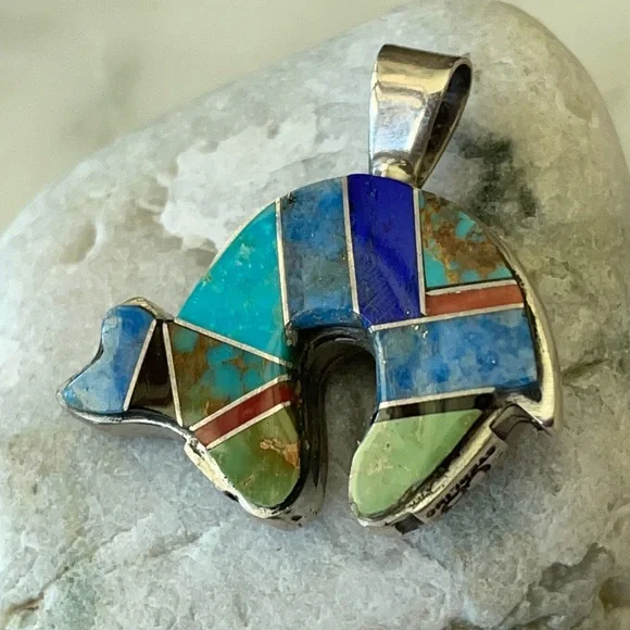 Vintage Charlie Bowie Reversible Bear and Kokopelli Navajo Pendant - Picture 3 of 15